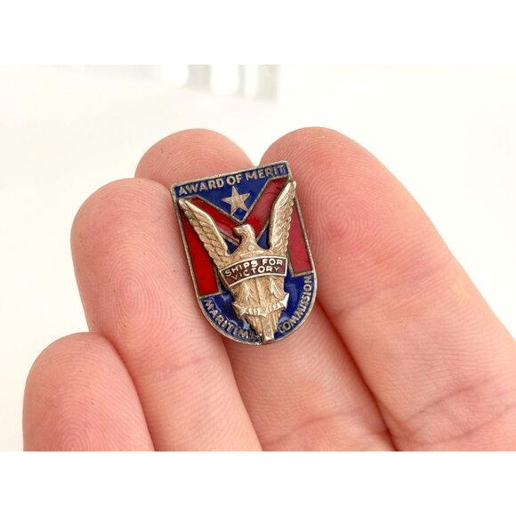 US WW2 1944 Smith & Wesson Maritine Comission Award of Merit Sterling Silver Pin - Picture 5 of 9